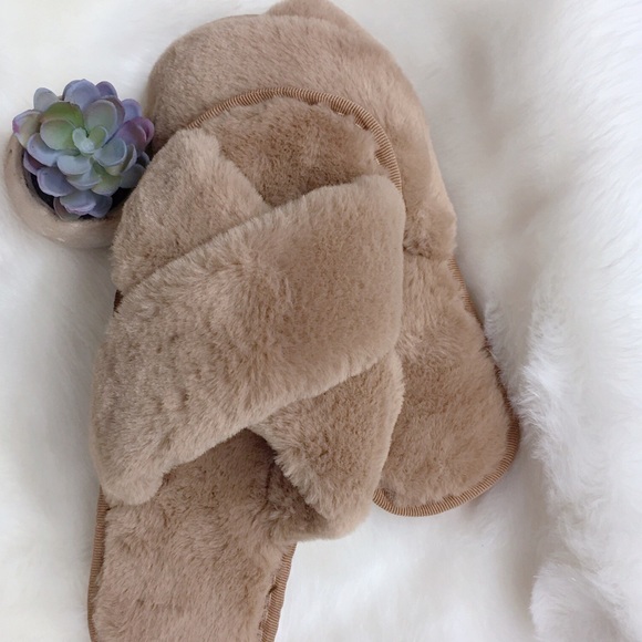 Fur Cross Band Slippers - Picture 2 of 9